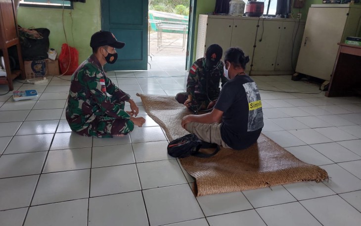 Sambangi ke rumah warga berikan pengobatan gratis 