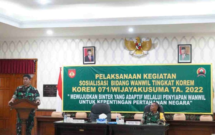 Kasiter Korem 071/Wijayakusuma saat membuka Sosialisasi Bidang Wanwil 