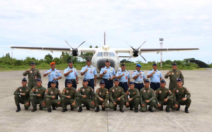 Siswa Dikkualsus Load Master & Operator Mission Consule Pesawat CN-235 Lanud Manuhua Biak