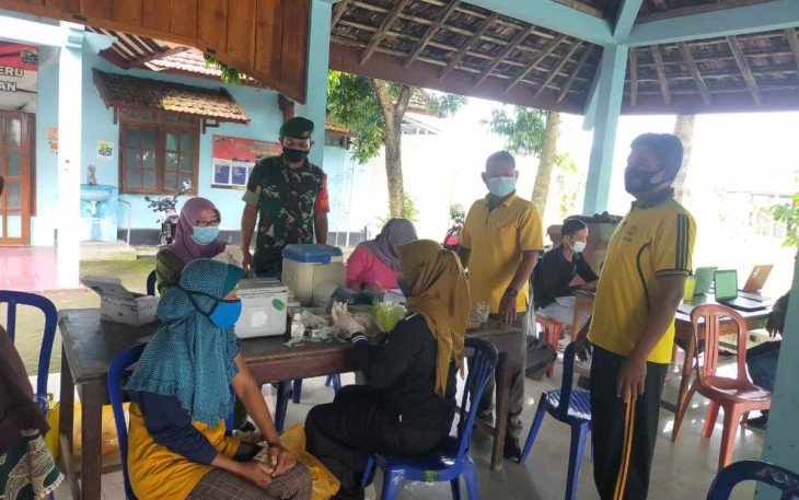 Serma Agus dampingi vaksinasi Booster warga binaannya