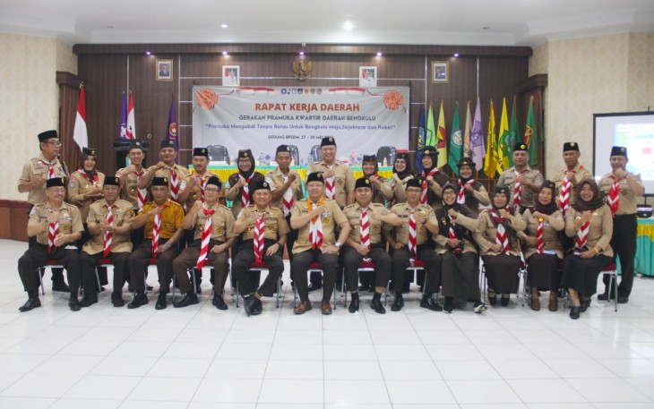 Foto bersama pada Rakerda Gerakan Pramuka Bengkulu Tahun 2022, di Aula BPSDM Provinsi Bengkulu, Jum'at (27/05/2022) malam.