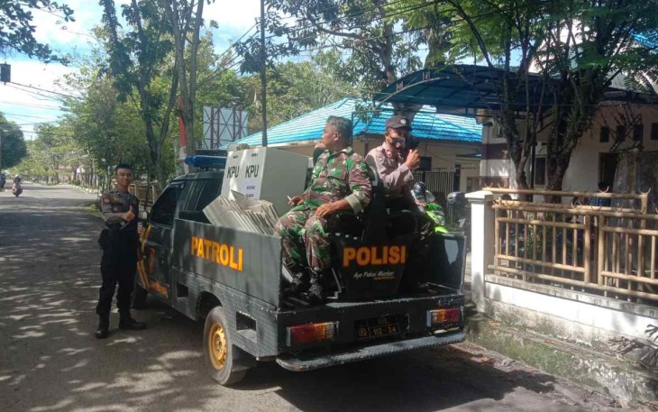 Pendistribusian kotak suara dan logistik Pilkades serentak di wilayah Koramil 1001-07/Amuntai Tengah 