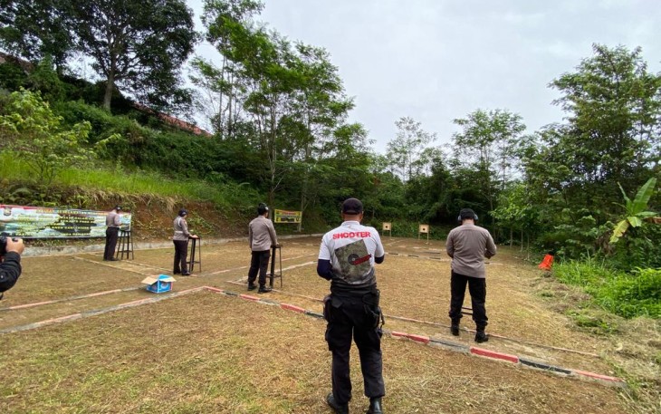 Latihan menembak anggota Polres Lebong, Selasa (31/5/2022).