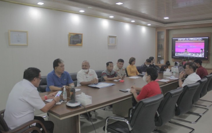 Wali Kota Bitung beserta jajaran, saat mengikuti rapat Menkominfo RI.