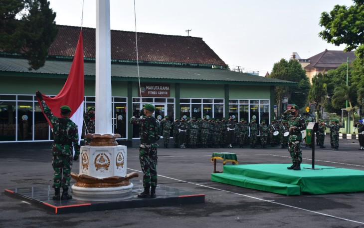Pelaksanaan upacara di halaman Korem 073/Makutarama