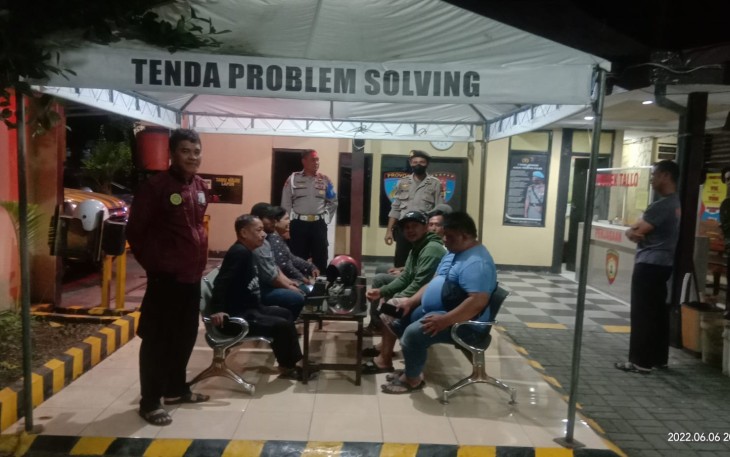 Terobosan Polsek Tallo dengan mendririkan tenda problem solving 
