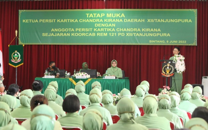 Pengarahan Ketua Persit Daerah XII/Tpr Helly Sulaiman Agusto