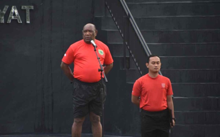 Kasdam Kasuari saat pimpin apel olahraga 