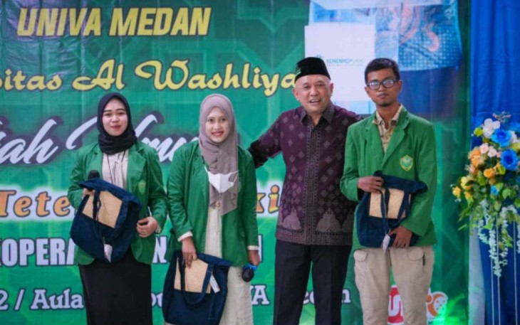 Menteri Teten bersama mahasiswa universitas Al Washliyah Medan