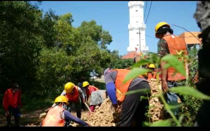 Program padat karya Kemenhub di lingkungan menara suar Baron Kab Gunungkidul 
