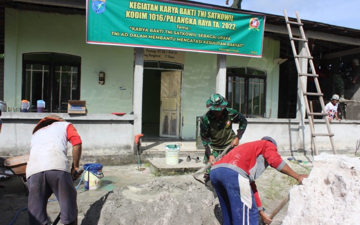 Karya Bakti Kodim 1016 Palangka Raya Sasar Perehaban Mushola Nur Basyi’rah 