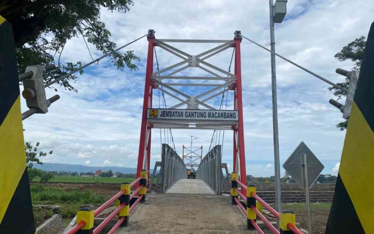 Jembatan gantung Macanbang di Kabupaten Tulungagung 