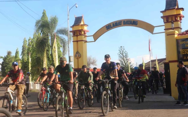 Kemeriahan fun bike Hari Bhayangkara ke 76 di Amuntai