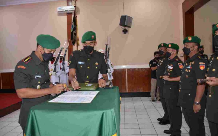 Penandatanganan naskah  sertijab Dandim jajaran Korem 073/Mkt