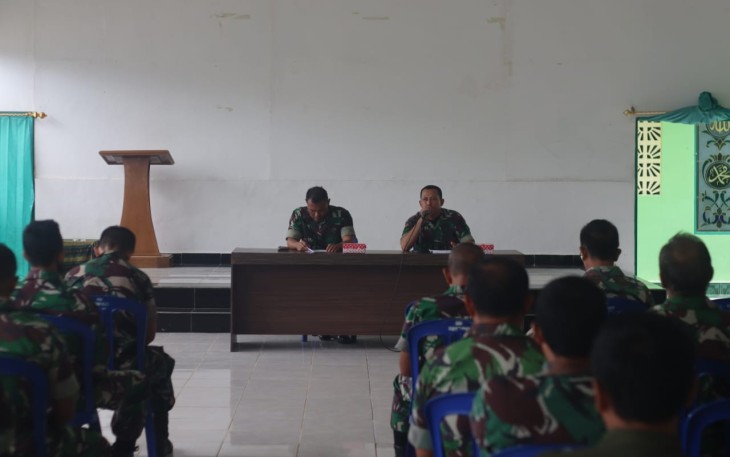 Kaprim Kodim 1001/HSU-BLG saat memimpin Rapat Internal Koperasi Primkop Kartika Amuntai