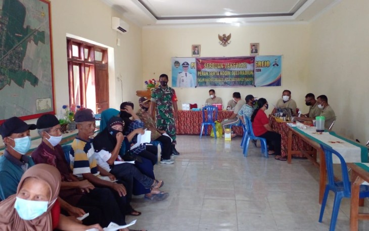 Vaksinasi masyarakat desa Sendangrejo