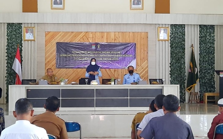 Kantor Wilayah Kemenkumham Banten saat melakukan sosialisasi keluarga sadar hukum sebagai persiapan pembentukan desa sadar hukum yang dilaksanakan di Gedung Serba Guna Kec.Legok, Kabupaten Tangerang, Selasa (28/06/2022).