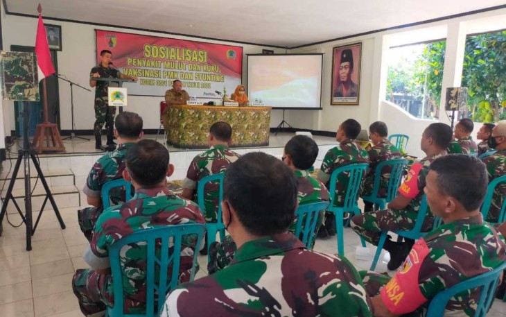 Dandim Pacitan saat membuka sosialisasi vaksinasi PMK 