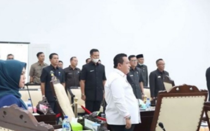 Rapat Paripurna DPRD Pesibar