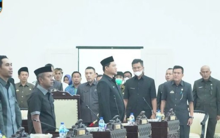 Saat Paripurna DPRD Pesibar Agenda Jawaban Pemerintah Atas Pandangan Umum Fraksi-Fraksi
