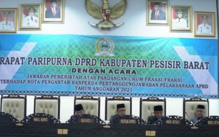 Saat Paripurna DPRD Pesibar Agenda Jawaban Pemerintah Tentang Pertanggungjawaban Pelaksanaan APBD Tahun 2021
