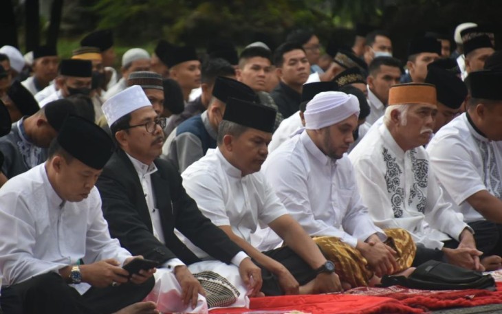 Pangdam I/BB saat mengikuti salat Idul Adha Masjid At Taqwa