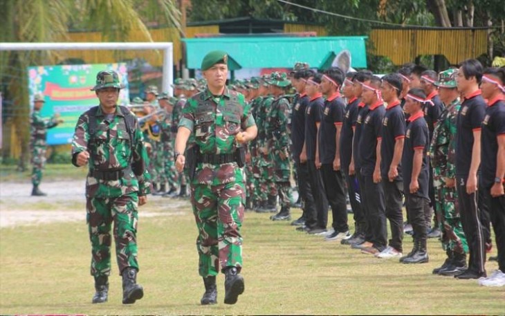 Danrem 102/Pjg saat pengecekan barisan bela negara mantan napi dan preman