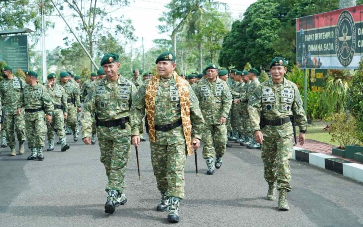 Pangdiv 2 Kostrad saat kunjungan kerja di satuan jajaran DIvif 2 Kostrad 