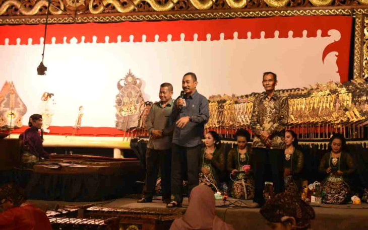 Bupati Haryanto menghadiri sedekah bumi di Desa Lengkong