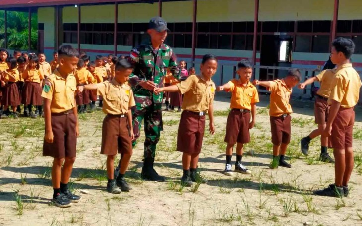 Latih peraturan baris berbaris anak perbatasan 