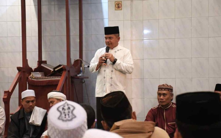 Pangdam I/BB saat memberikan tausiyah dalam safari subuh di masjid Al Kamal