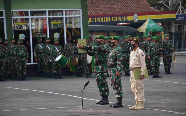 Upacara 17an di halaman Makorem 073/Mkt