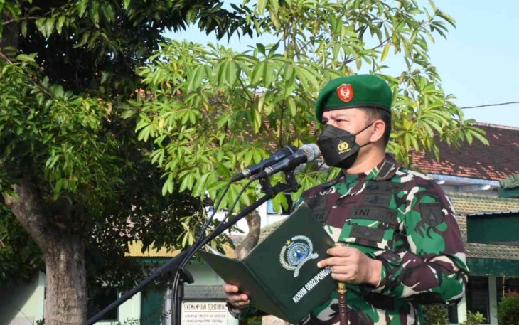 Dandim Ponorogo saat membacakan amanat Kasad