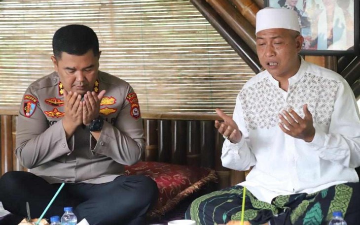 Kapolres Cilegon saat mengunjungi ulama