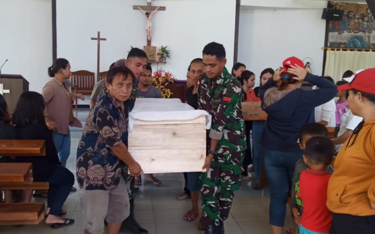 Satgas perbatasan bantu proses pemakaman 