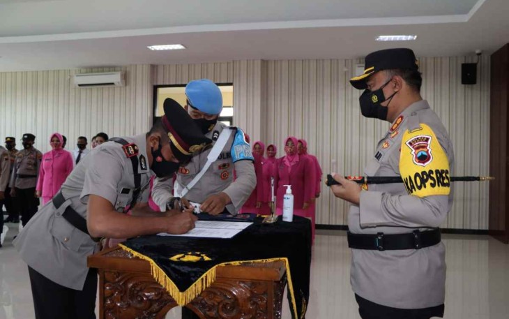 Kapolres Demak saat pimpin sertijab 