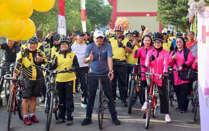 Kapolda Kalteng saat fun bike bersama masyarakat 