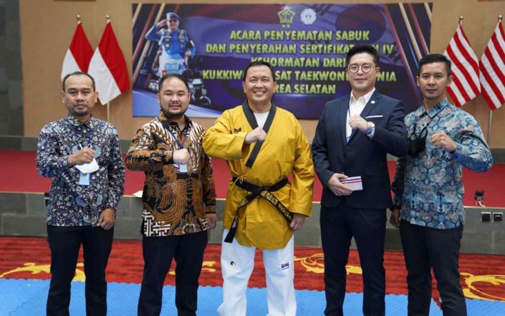 Danpuspomal saat menerima sabuk hitam Dan IV taekwondo di Jakarta 