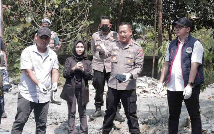 Kapolresta Bandung Kombes Kusworo Wibowo saat memberikan keterangan pers dumping limbah