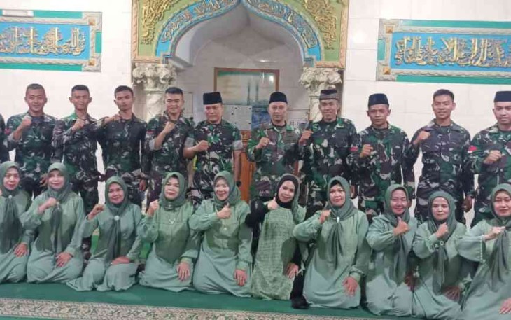 Swafoto prajuri Yonif Raider 300/Bjw saat peringati tahun baru islam