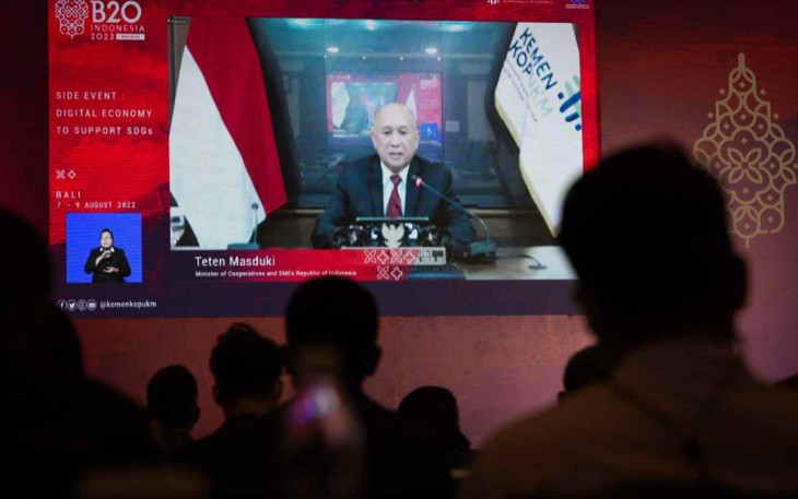 MenkopUKM Teten saat pembukaan G20 Side Event secara virtual di Jakarta 