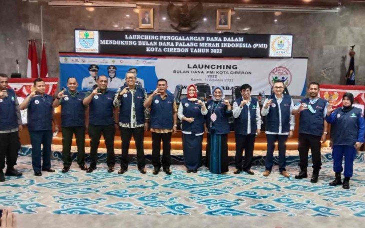 Swafoto Dandim 0614/Kota Cilegon saat launching bulan dana PMI di gedung DPRD Kota Cirebon 