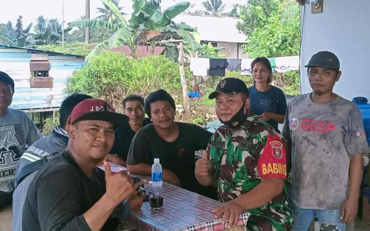 Kopda Dedy Firmansyah saat komsos bersama warga binaannya