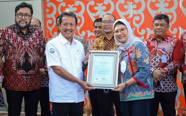 Menteri Kelautan dan Perikanan Satu Wahyu Trenggono saat peresmian cold strored TPI Karangsong Indramayu 