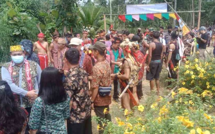 Tradisi Gawai Serumpun Tampun Juah di perbatasan 