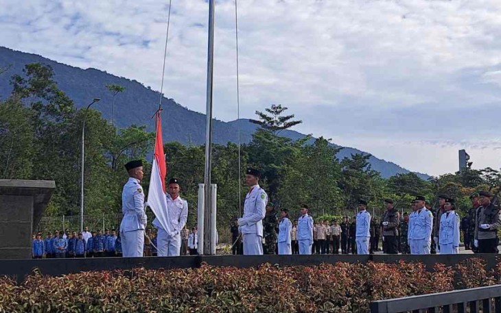 Upacara bendera peringatan HUT Kemerdekaan RI Ke-77 di perbatasan 