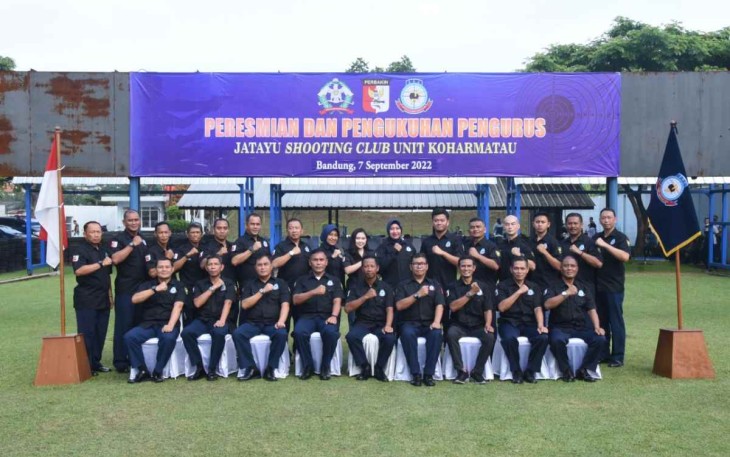 Foto bersama Dankoharmatau bersama jajaran pengurus Jatayu Shooting Club Unit Koharmatau 