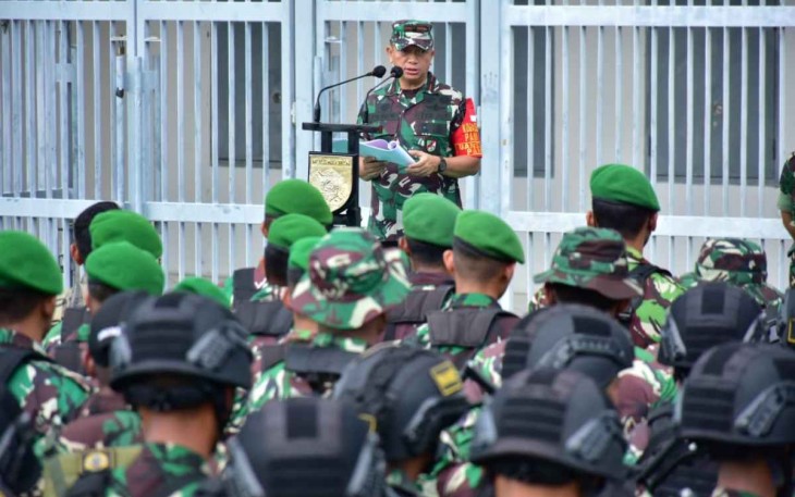 Danrem 091/ASN Brigjen TNI Dendi Suryadi saat memberikan pengarahan 