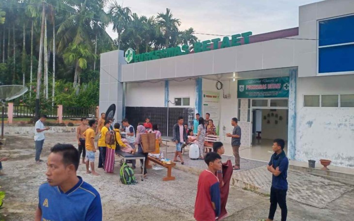 Warga keluar rumah pasca gempa