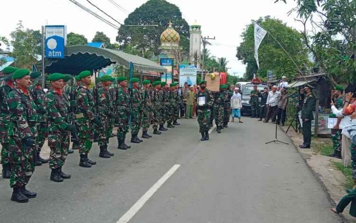 Prosesi pemakaman militer purnawirawan TNI AD 